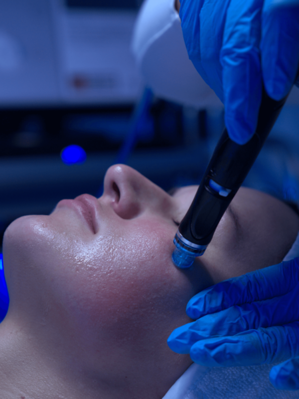 هيدرافيشل أبوظبي علاج HydraFacial في عيادة العناية بالبشرة في أبوظبي